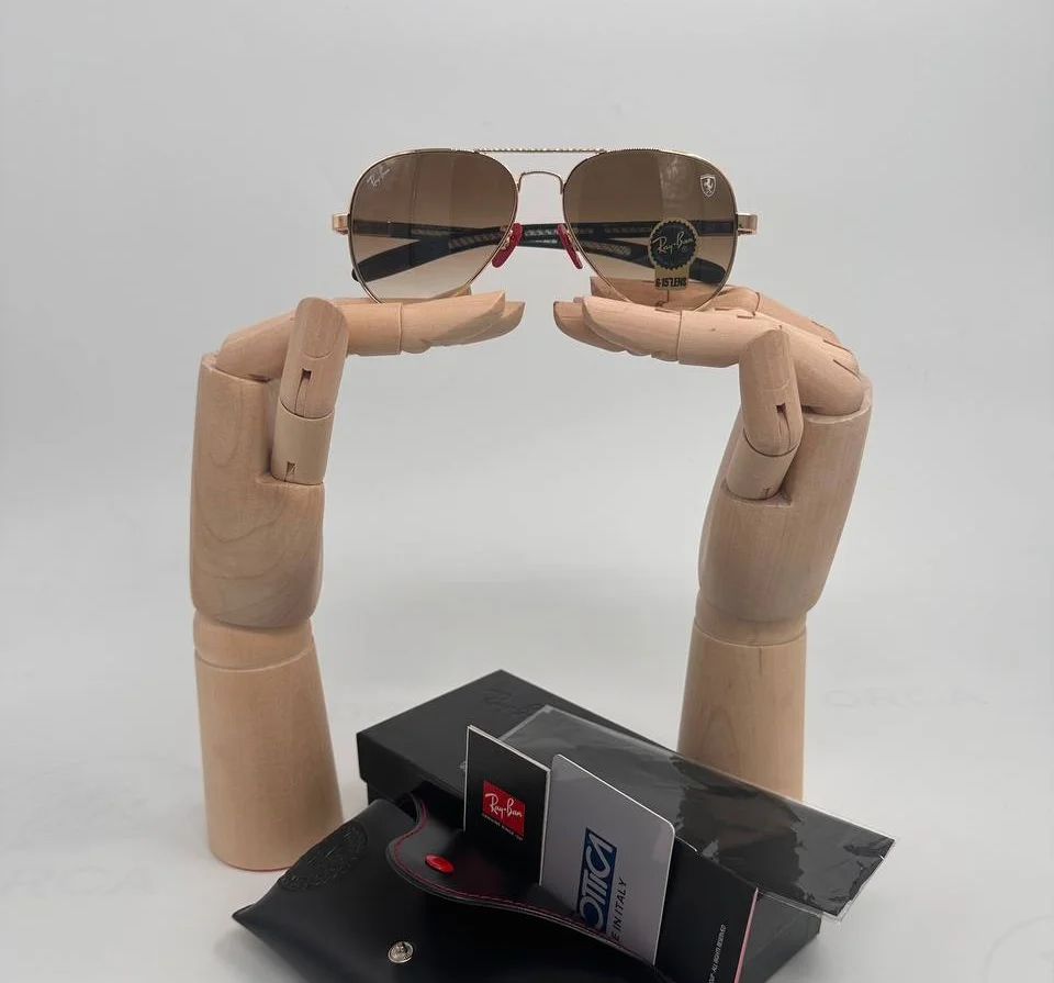Очки Ray Ban Ferrari Carbon Fibre RB8307