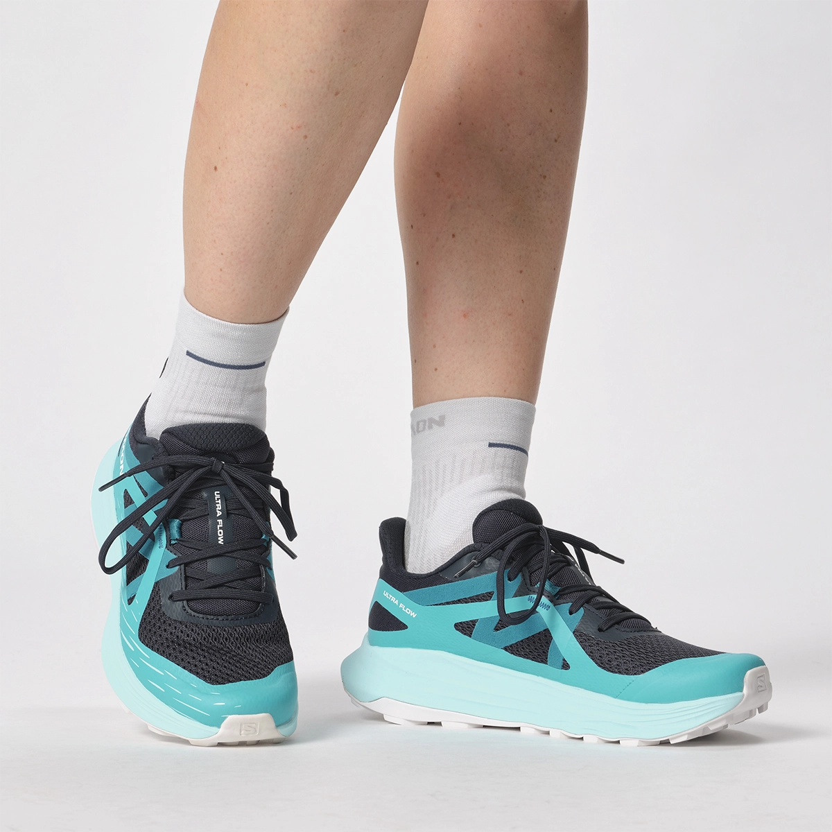 ULTRA FLOW W (Carbon/Peacock Blue/White) ULTRA FLOW W (Carbon/Peacock Blue/White)